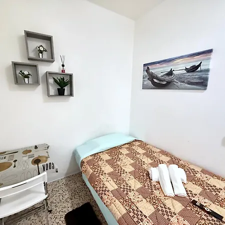 Maison d'hôtes Netflix - Vicino Al Centro - Via Rometta 3*